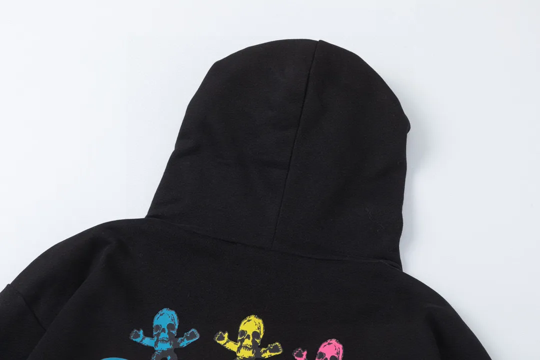 P320 chrome hearts Foti limited color printed zipper hooded cedar jacket. The same model as the star, real silver plated sword puller, eight-claw machine thermosetting oil material printing, very rare and cool version. 420g high-quality fabric specially made for trendy brands, one-piece velvet, excellent color fastness, no whitening problem, moderate feel and stiffness. A must-have item for autumn and winter, the same style for men and women. Can be used with items from the same series to create a personalized look. Size: S M L XL